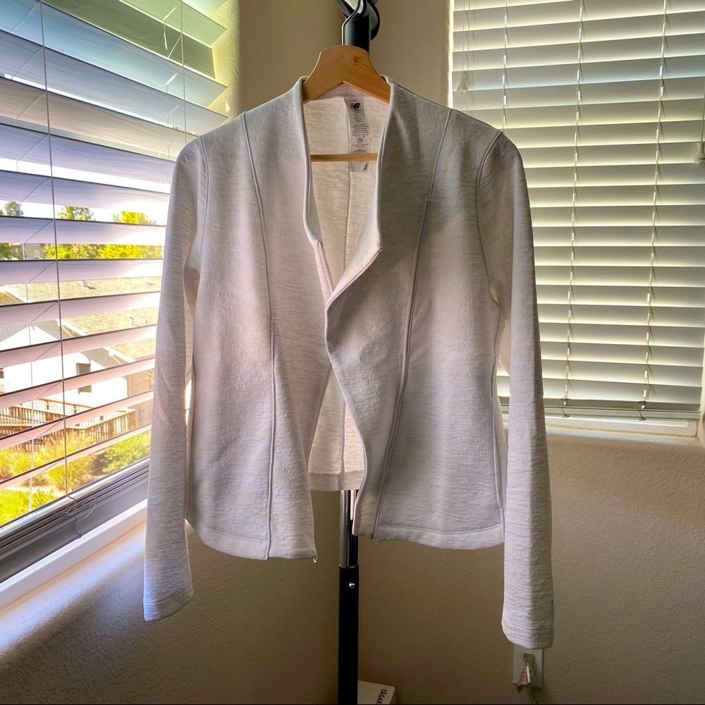 NWOT New Balance Light Weight Jacket, Size M